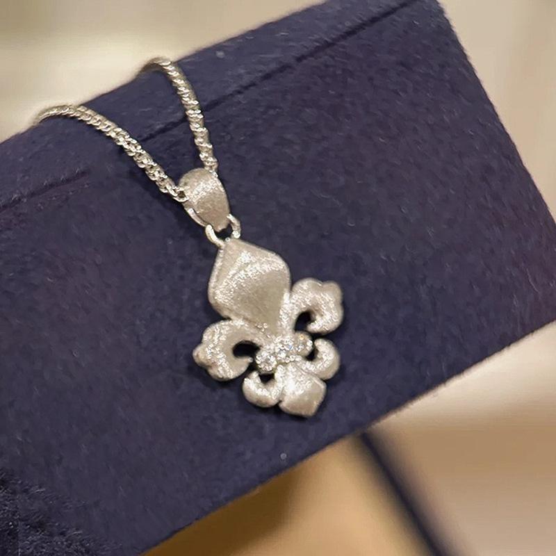 Elegant French Retro Brushed Iris Pendant Necklace for Women