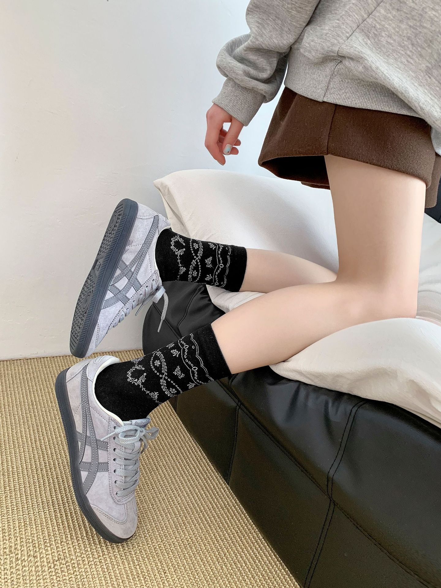 White Medium Tube Socks Children S Wind Floral Medium Tube Socks Small Fresh Cotton Socks Spring And Autumn Korean Stacking Socks One size fits all чёрный