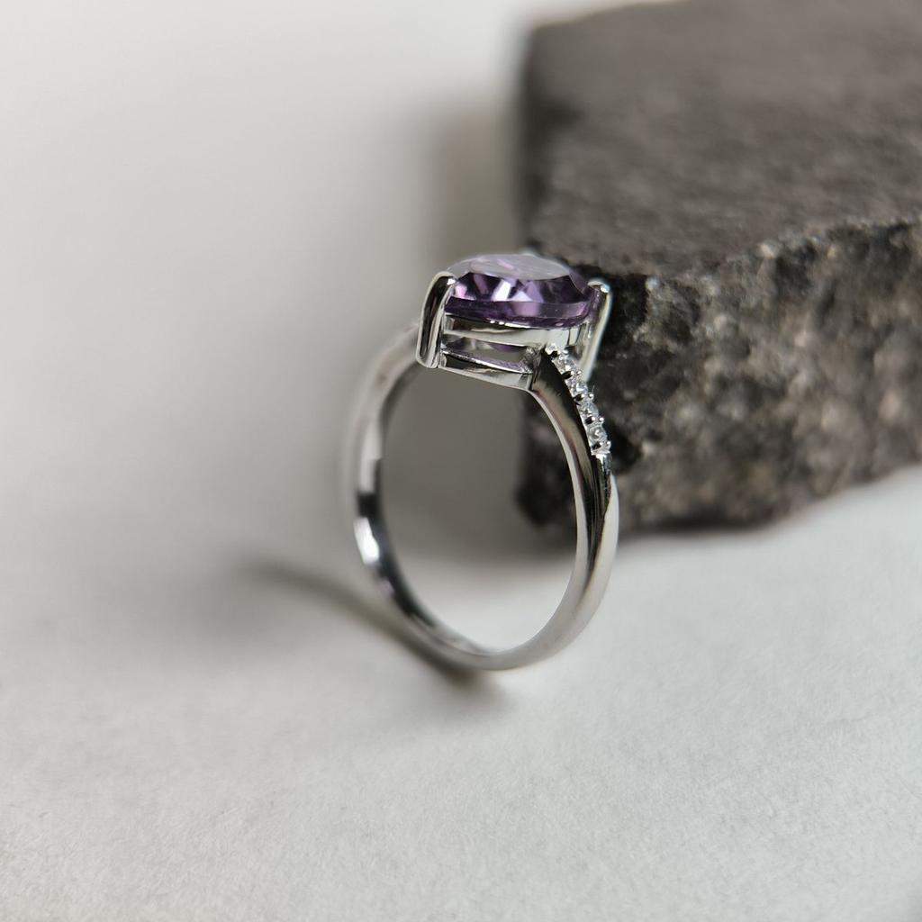 Серебряное кольцо с натуральным аметистом 1.887ct, вес изделия 2,32 гр (2194927)