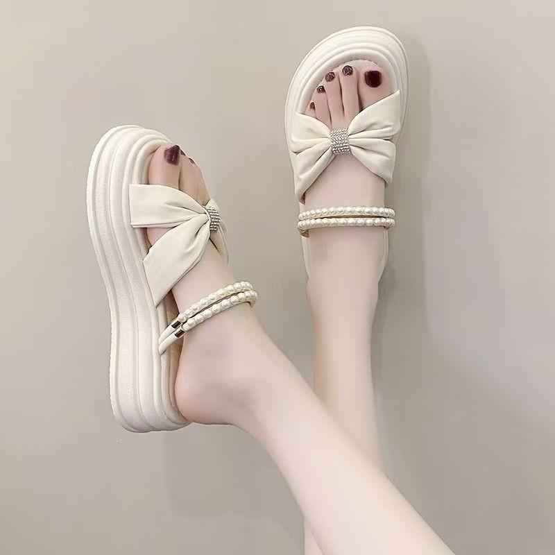Fashion 2025 Summer Korean Style Bow Design Round Toe Non-slip Thick-soled Sandals for Women's Fashion Outdoor Pearl Wedge Heel Slippers