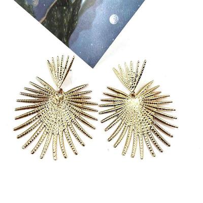 European & American Retro Heart & Leaf Tassel Earrings: Unique, Geometric & Exaggerated Fan-shaped Design.