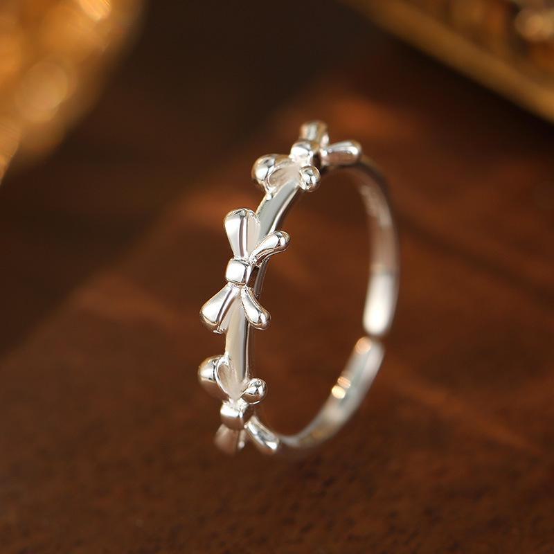 

Кольцо из серебра 925 пробы Banyan Tree с корейским двойным бантом для женщин - Элегантное, Девичье, Милое, Любовь к ношению нескольких колец, Открытый дизайн. RS2918, adjustable opening серебряный