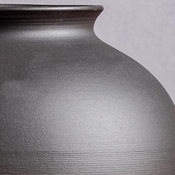 Jingdezhen Ceramic Vase: Retro Chinese Pottery for Living Room or Dining Table Flower Arrangements.