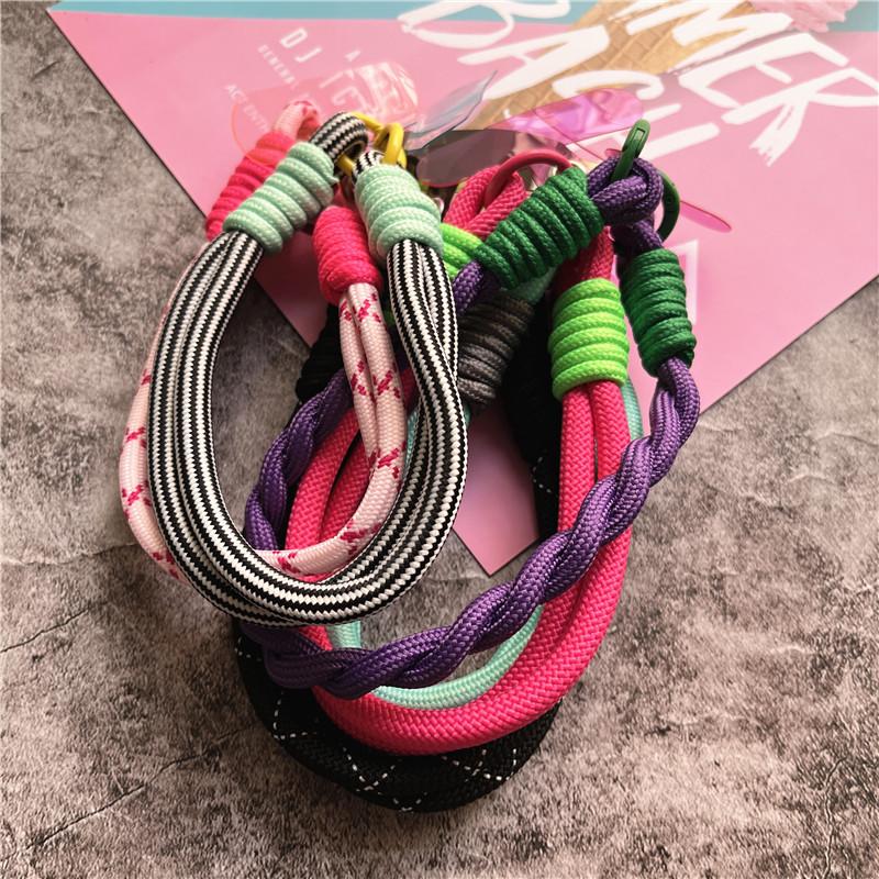 Keychain Metal Key Ring Accessories Colorful Car Keychain For Bags Charm Portable Key Chain Anti-fall Wrist Strap Couple Lanyard
