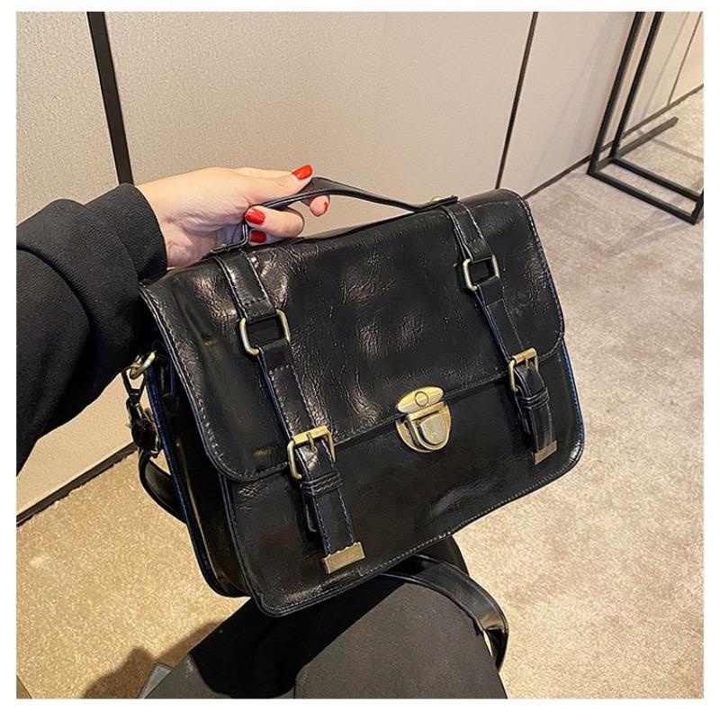 

Niche portable high-end backpack retro new simple and versatile small square bag fashion messenger bag чёрный