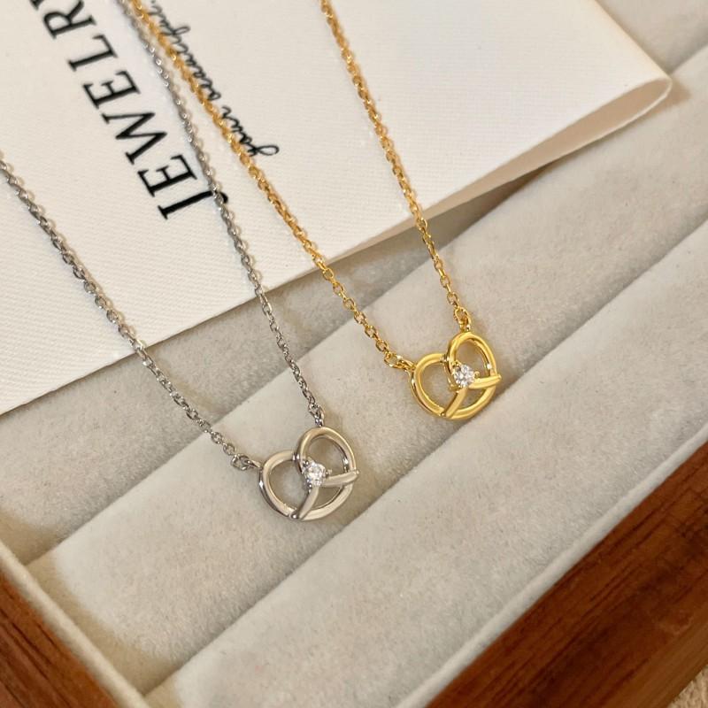 18K Gold Plated Pretzel Bread Necklace Dainty Collarbone Chain Women