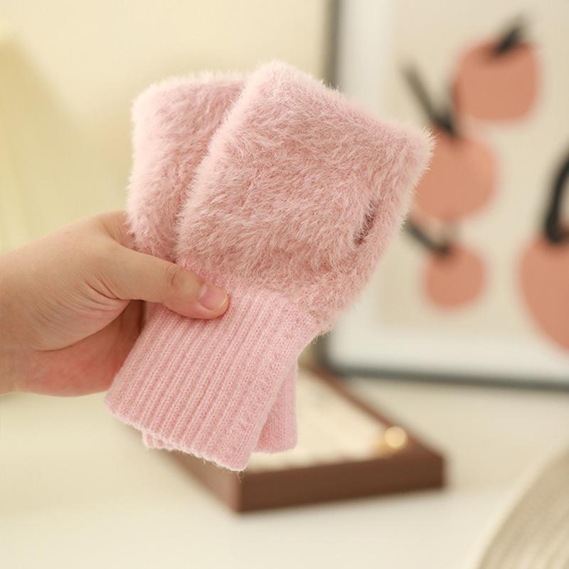 

Knitted half female cute winter dew finger half finger writing plush spot wholesale рожевий