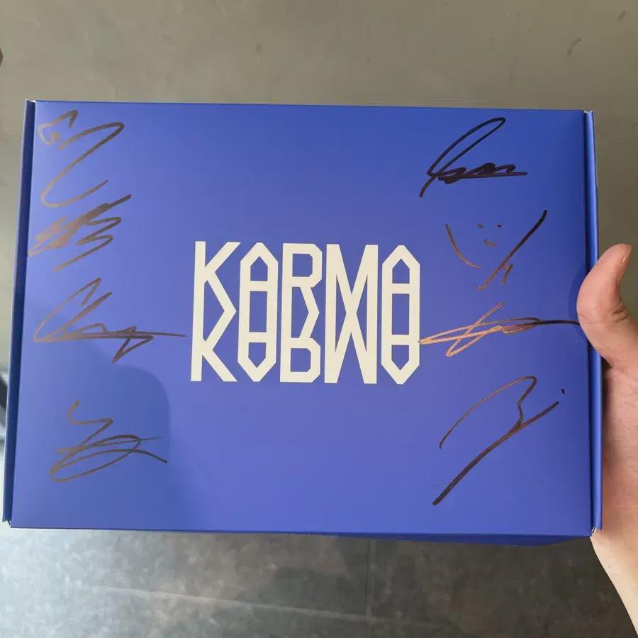 

Автографный альбом Straykids, 4-й полноформатный