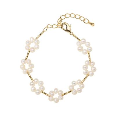 FINDELISE Handmade Freshwater Pearl Flower Bracelet