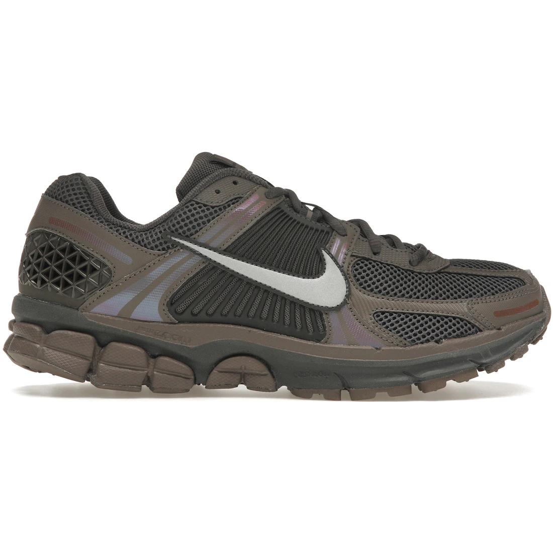 

Кроссовки Nike Zoom Vomero 5 Cave Stone(HF5493-201) 41