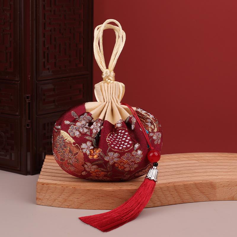 Scented Sachet: Hanging Cotton Linen Bag with Traditional Chinese Medicine Aroma for Bedroom
