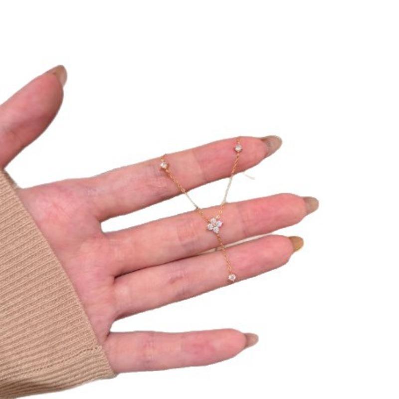 Collana alla moda di lusso con quadrifoglio e frange per donna - Elegante catena a girocollo, Accessorio unico e versatile