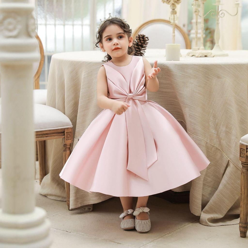 Vestito in Raso da Principessa con Fiocco per il Primo Compleanno di una Neonata