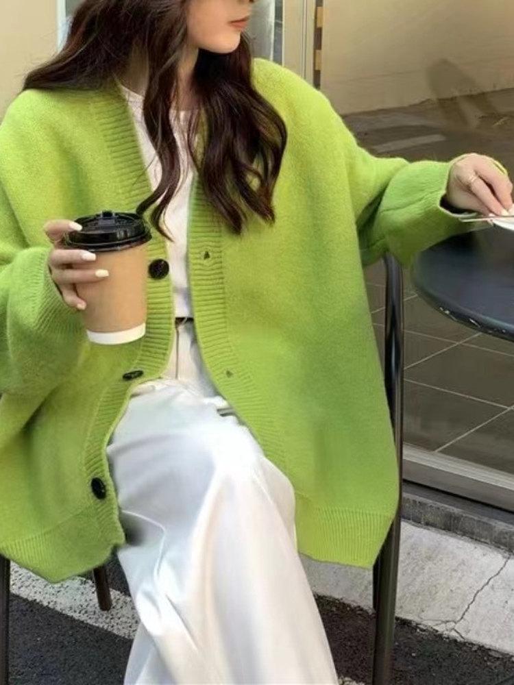 

Women s Korean V-Neck Knit Cardigan: Cozy, Soft & Loose, Perfect for Autumn/Winter. One size (80-135 kg) зелений