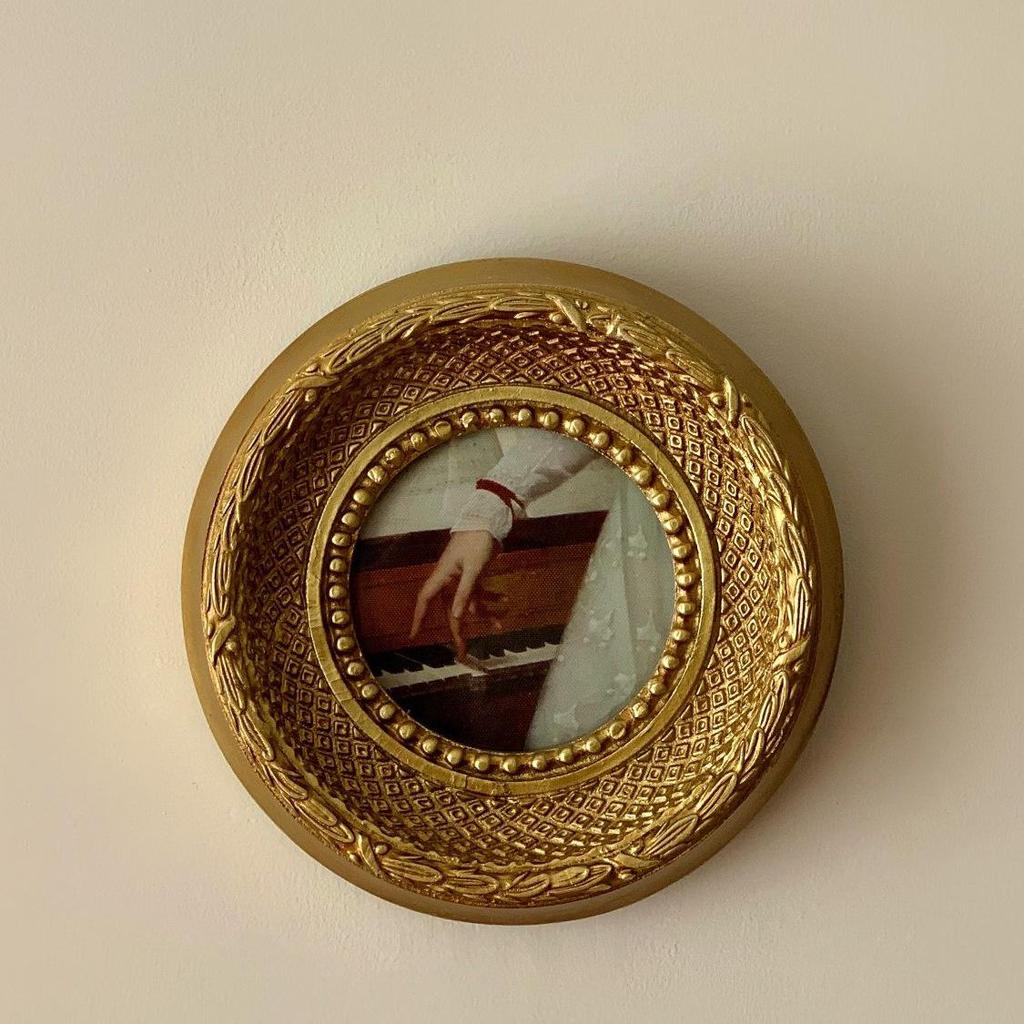 Retro European Embossed Carved Photo Frame - Artistic Luxury Wall Hanging Decoration for Home & B&B