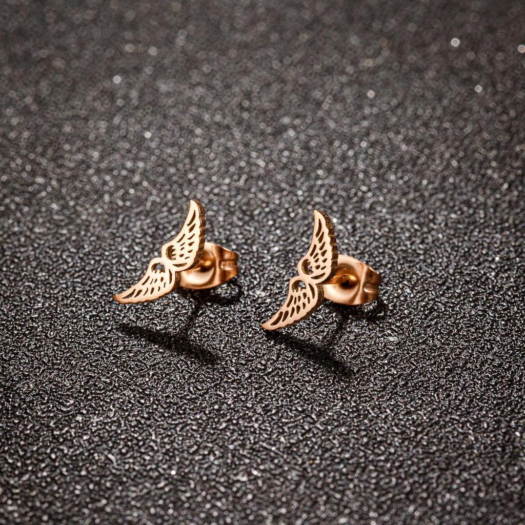 Stylish Angel Wings Feather Stud Earrings - Vintage & Elegant