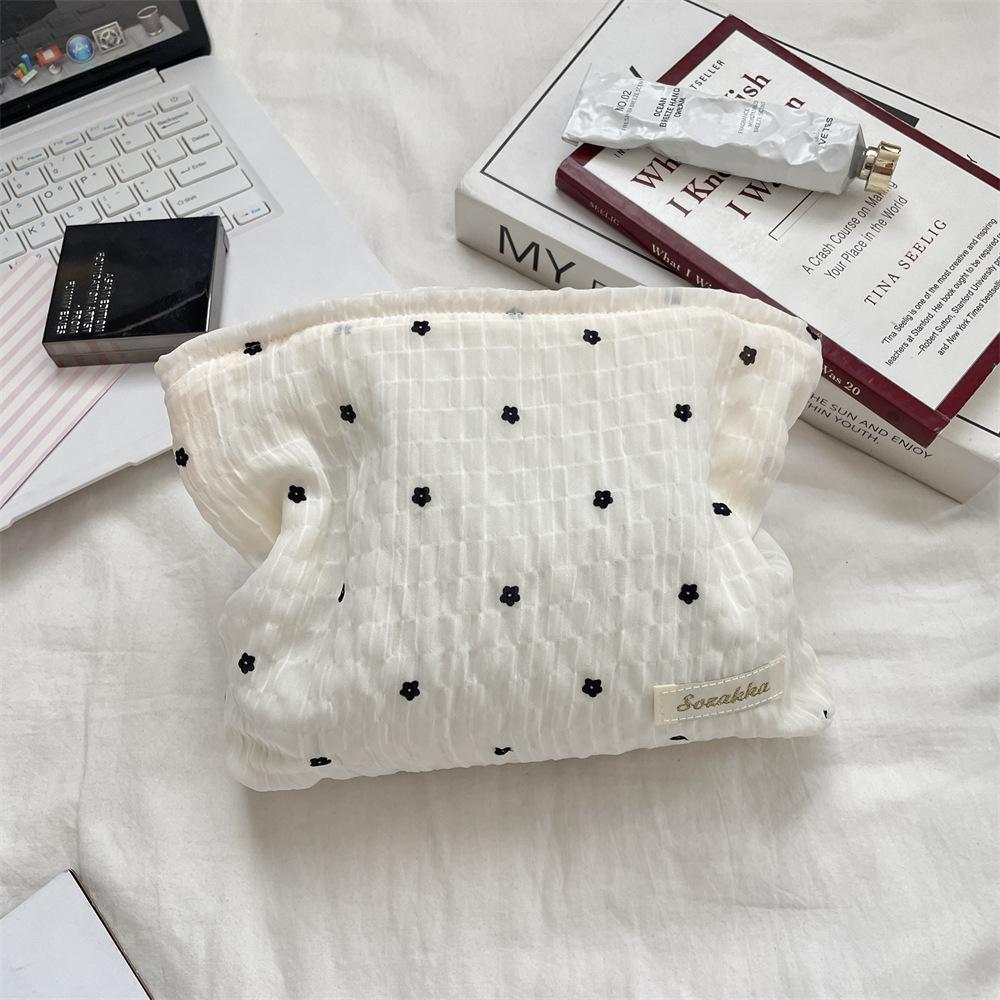 

Small Floral Portable Skincare Organizer Women Cosmetic Bag Makeup Pouch Travel Wash Bag Canvas Clutch Bag Travel Organizer