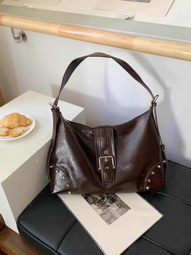 Versatile Retro and High-end Rivet Armpit Bag 2026 Trendy Hand-held Shoulder Bag 25x38x4cm