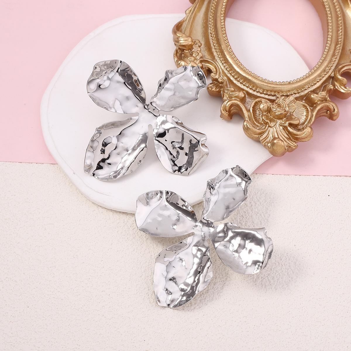 неправильные складки винтажный текстурированный металл клевер преувеличенные серьги-гвоздики европейская мода серьги лето серебряный