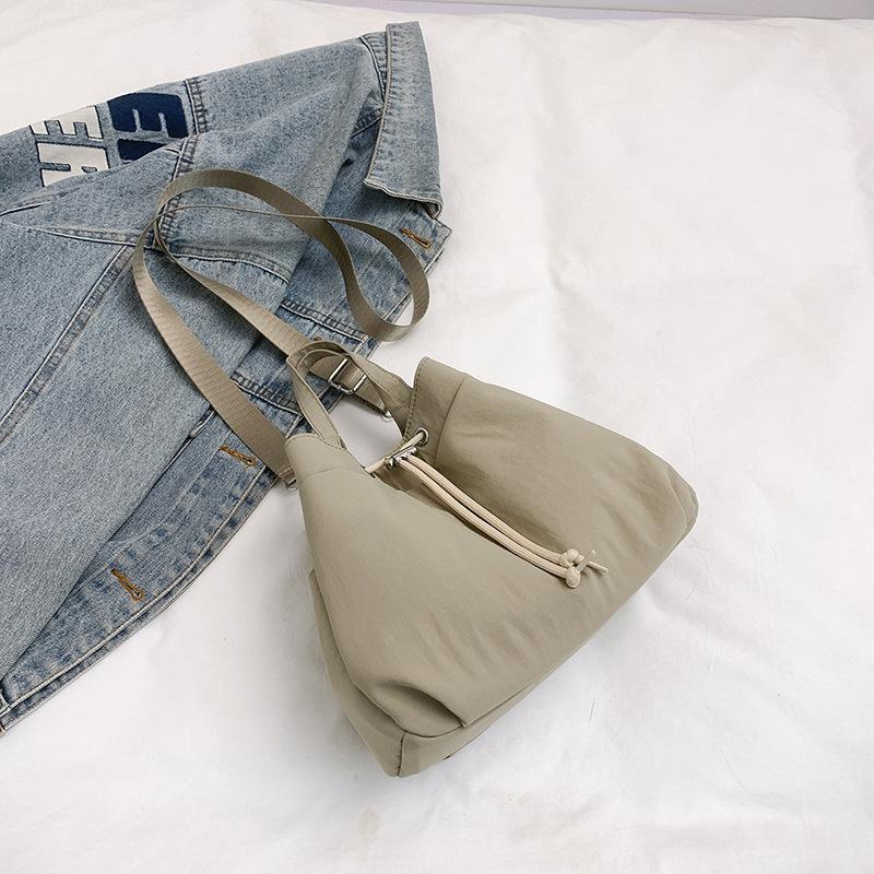 Large-capacity underarm bag women's bag 2025 spring new simple solid color foreign trend casual shoulder bucket bag