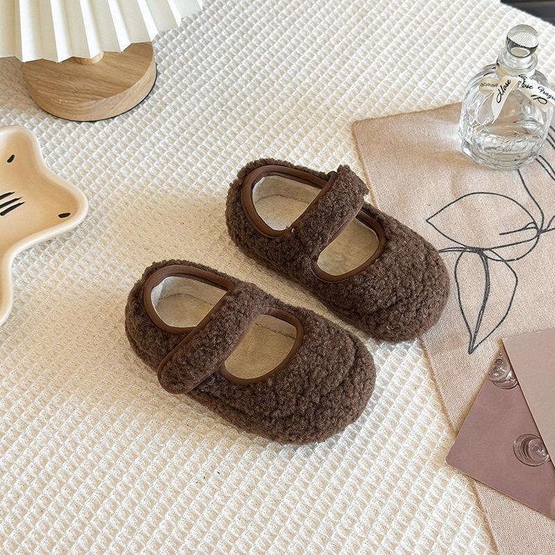 Simple solid color girls' Mary Jane shoes, new autumn and winter style, cute and quirky plush loafers with Velcro, flat-soled and lined with fleece