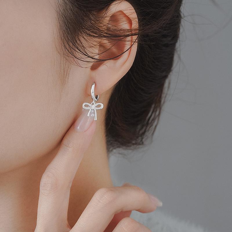 Round Bow Pendant Earrings, Simple Temperament, Niche Ear Buckle, Fashionable Versatile Light Luxury, High-end Earrings.