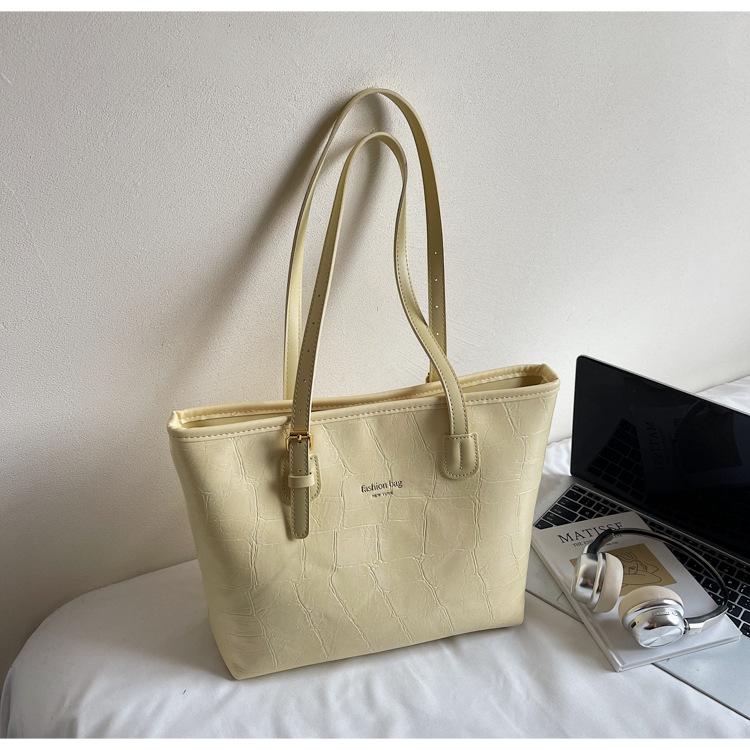 

2025 summer new commuter niche design tote bag large capacity handbag going out premium texture shoulder bag