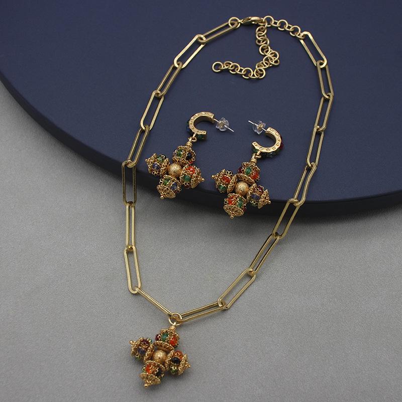 

Portugal Designer Jewelry: Blogger-Recommended Earring & Necklace Set