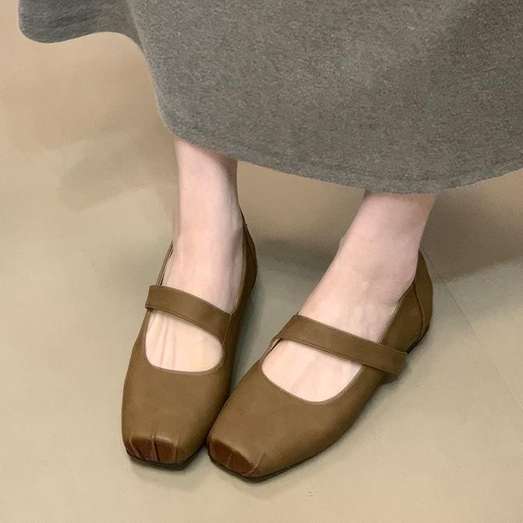 Französischer quadratischer Kopf mit Schweinenase Mary Jane Schuhe 2025 Herbst neue Retro Innenhöhenerhöhung Ballerinas