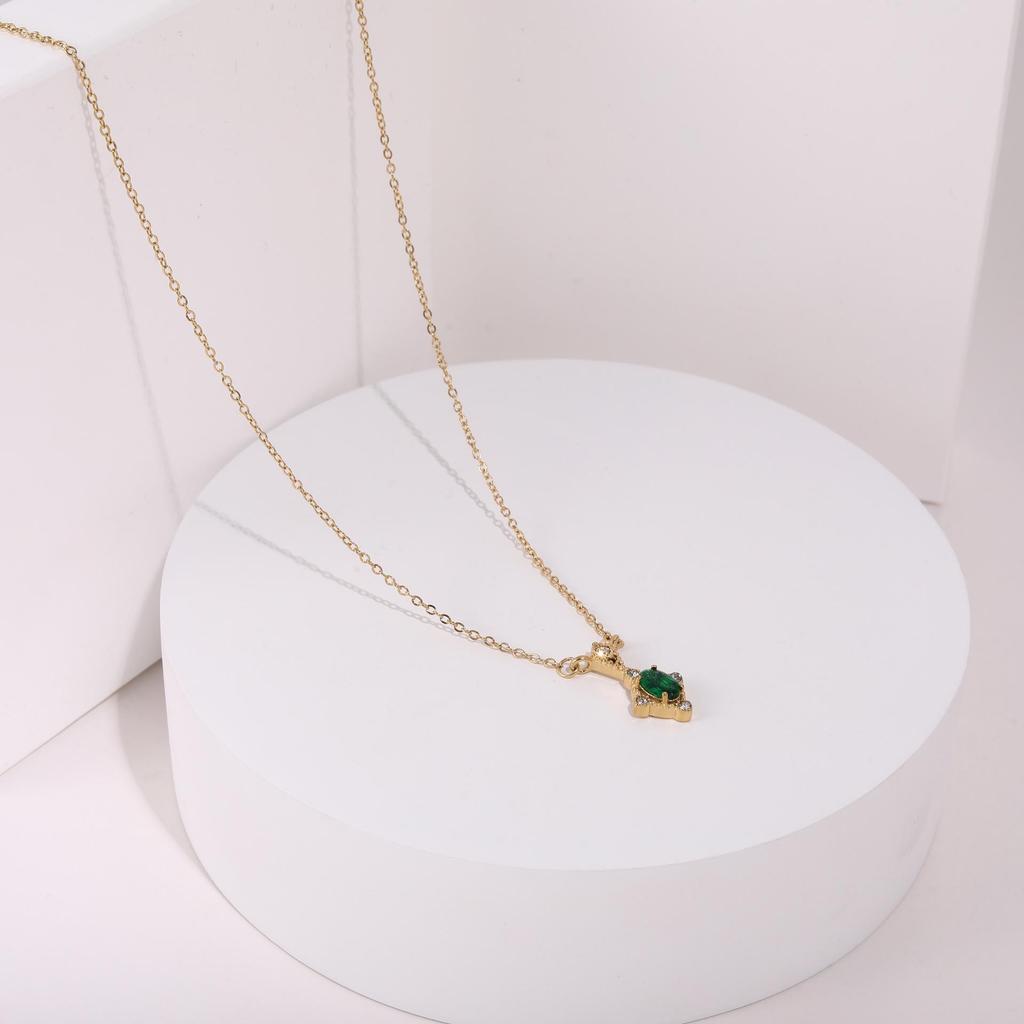Emerald-Inlaid Zircon Stainless Steel Necklace, 18K Gold Plated, Retro INS Style, Light Luxury, Elegant Jewelry.