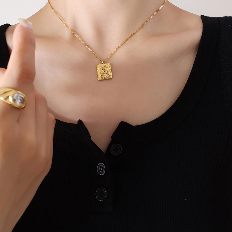 European-Style Personalized Zircon Pendant Necklace In 18K Gold-Plated Titanium Steel Clavicle Chain