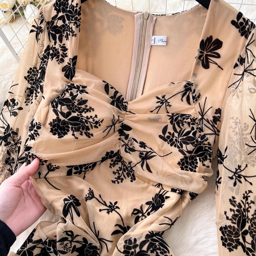 Elegante vestido de fiesta de noche de sirena negro con bordado para mujer, manga larga acampanada, copa acolchada, escote en V, una pieza de malla con pliegues, bata de graduación