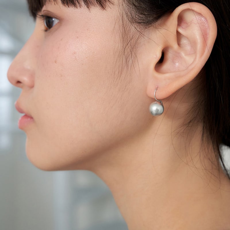 geegee [silver925] grey pearl hook earring (2size)