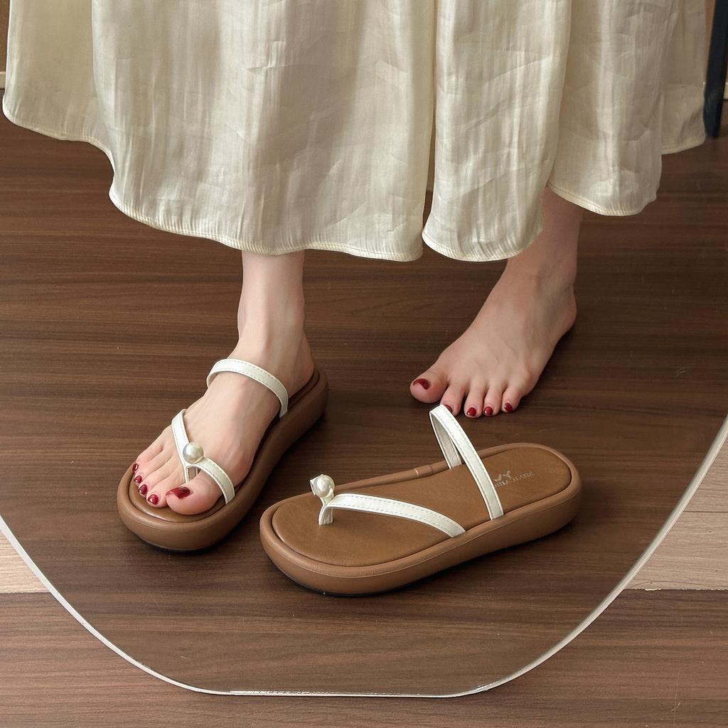 2025 Women's New Toe Clamped Slippers for Women's Summer Outdoor Wear Metal Buckle Flat Bottomed Beach Sandals