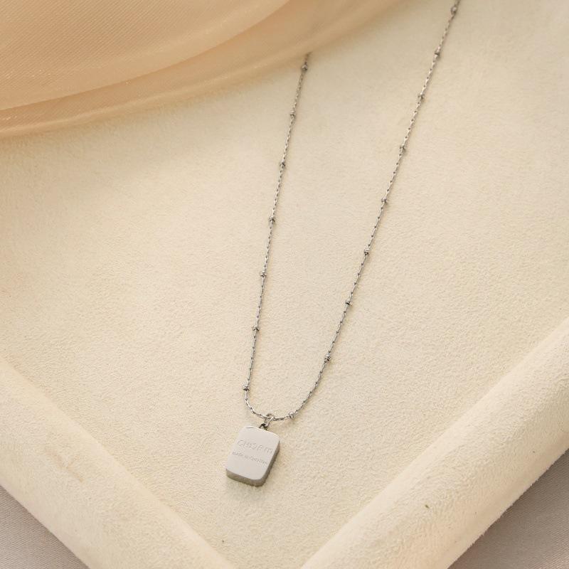 Elegant Pearl Necklace: Trendy, High-End Titanium Steel Clavicle Chain for Women