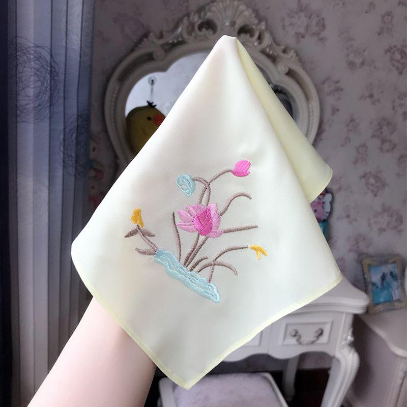 

Performance Opera Han Chinese Clothing Cheongsam Accessories Handkerchief Light yellow Lotus((Approx. 28x28cm))