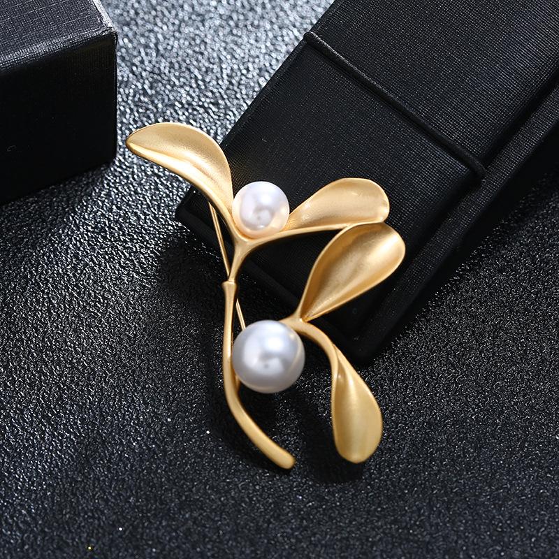Luxury temperament dumb gold brooch female morrow plant pearl flower pin suit simple brooch with jewelry