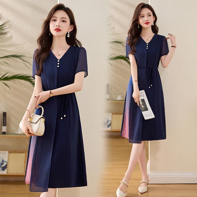 

Летнее женское платье миди с V-образным вырезом, градиентным цветовым блоком и поясом-подвеской, 2025 4XL 145-155 jin тёмно-синий