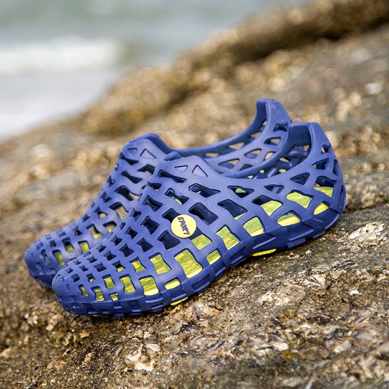 

Summer Hole Shoes Men s Hollow Beach Sandals Wading Pig Cage Shoes Bag Head Fashion Men s Shoes Sports Couple 44 сапфіровий