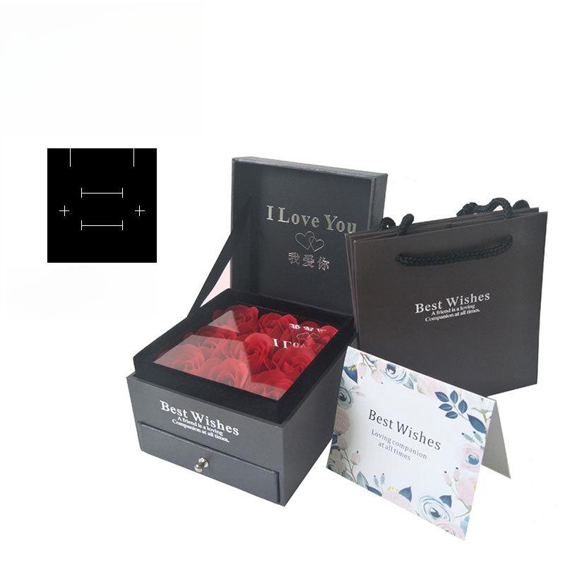 

Набор подарочных коробок с розами (Коробка + Пакет + Цветок + Поздравительная открытка) Серьги + Кольцо + Ожерелье Набор из трех предметов