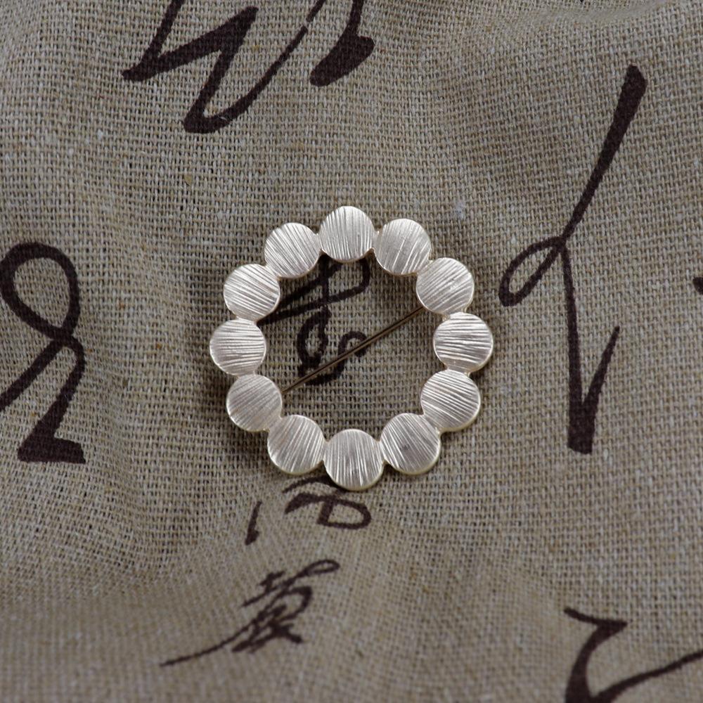 Japanese Designer Drop Glaze Enamel Tambourine Wreath Silk Scarf Buckle Cardigan Buckle Women'S Brooch Corsage Accessories