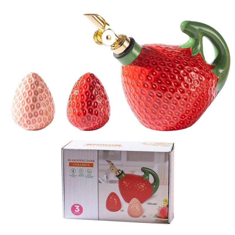 Strawberry modeling cooking ceramic seasoning jar oil bottle soy sauce vinegar pot home creative kitchen salt jar pepper bottle.