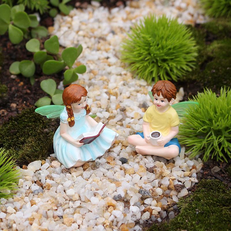 2 Stück Lustige Fee Junge und Mädchen Statue, Feengarten Zubehör, Harz Skulptur für Mikrolandschaft Blumentopf Rasen Hof Garten