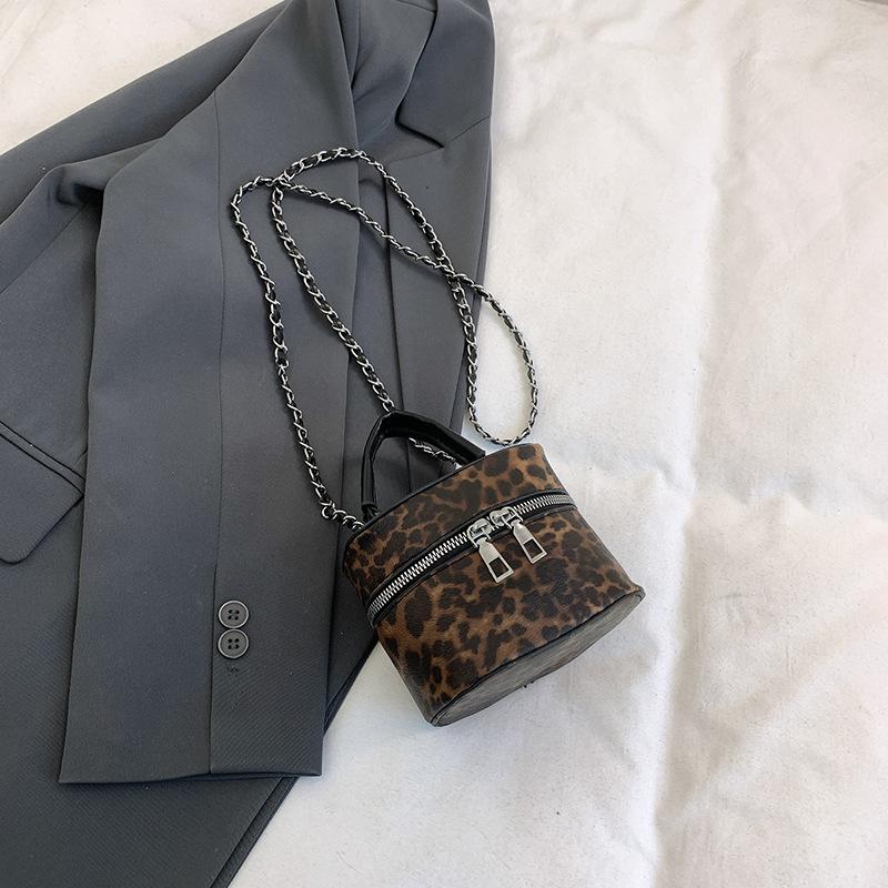 

Новая весенняя мини-квадратная сумка 2025 года, модная коробка с леопардовым принтом, женская сумка, косметичка, популярная сумка интернет-знаменитости этого года коричневый