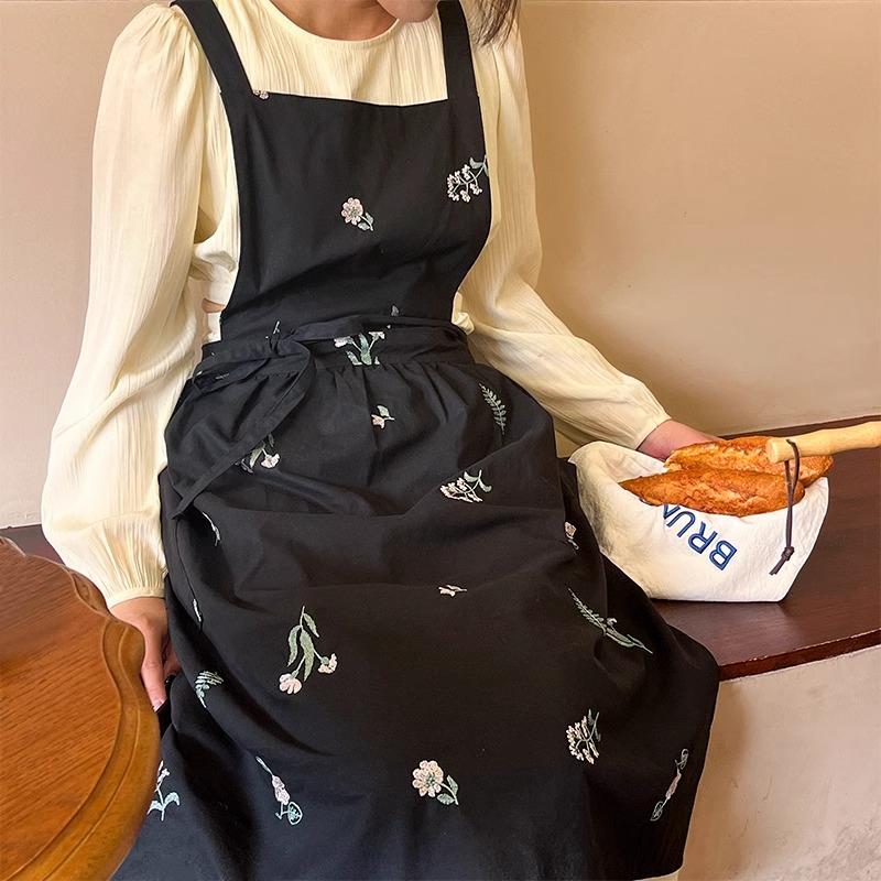 Kitchen Garden Embroidered Waterproof Cotton Dress Apron Women'S Cross Back Long Pleated Apron Used for Cooking Work