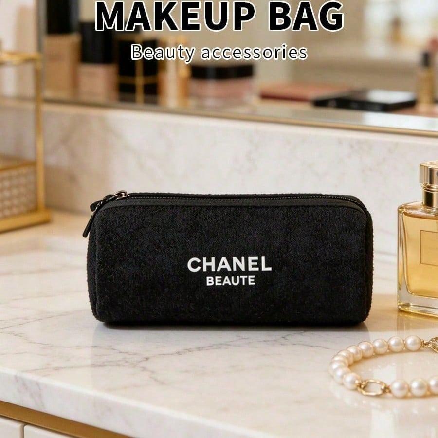 Borsa da Trucco Cilindrica CHANEL BEAUTÉ Nera, Astuccio Cosmetico a Zip Stile Penna, Accessorio Bellezza Marca di Lusso