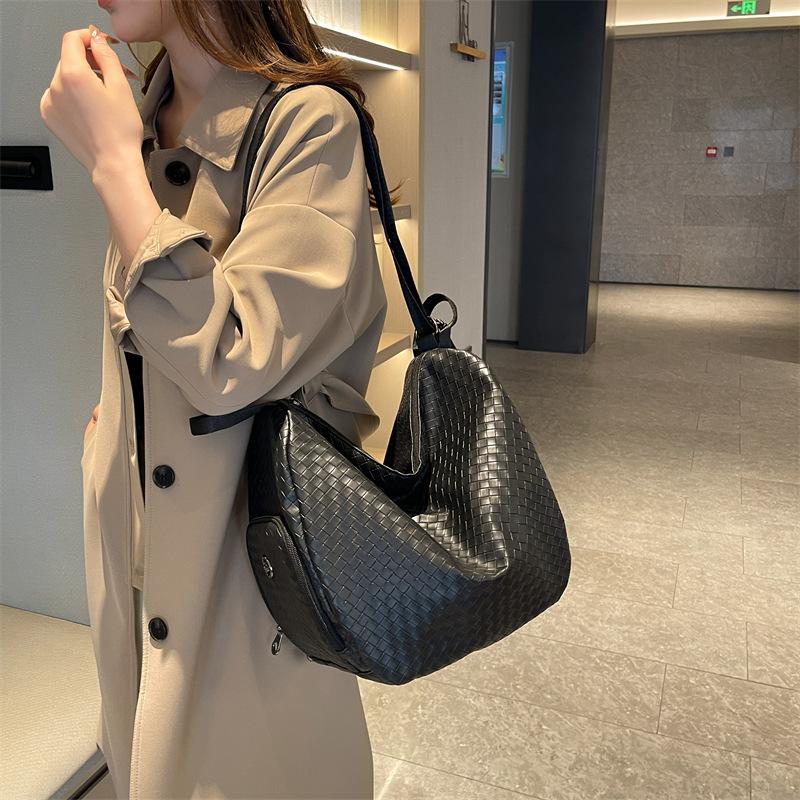 Schoolbag Fashion Versatile Niche Design Shoulder Bag Women's Premium Commuter Large Capacity Backpack Women's New Light Luxury