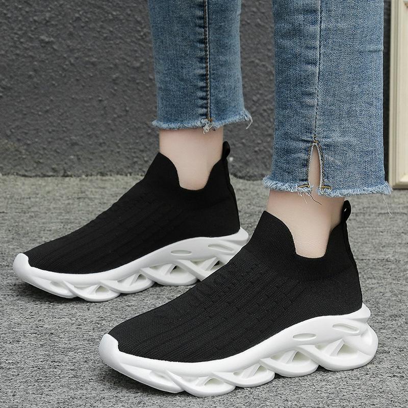 

Casual fashion breathable lazy one-pedal fly-woven shoes women s new muffin platform running shoes in summer 2025 40 чорний
