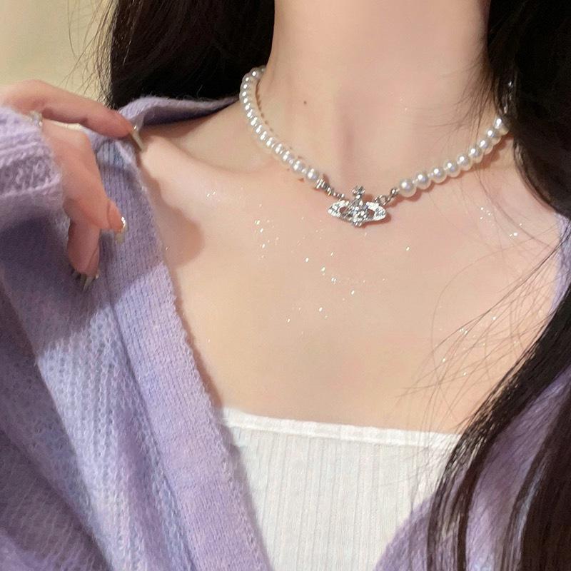 Collana con perle di Saturno da donna, catenina per il collo di alto livello, temperamento, catenina per la clavicola estiva, lusso leggero, nicchia, versatile