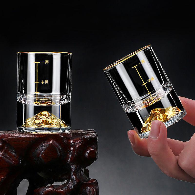 50ml/100ml Kreatives Weinglas mit goldenem Rand Goldener Berg Glasbecher Spirituosenbecher Bar Luxus Whiskeyglas High-End Baijiu Kelch